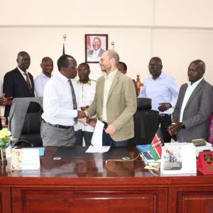 Il Memorandum of Understanding è stato firmato alla presenza del Rettore della MMUST, Prof. Solomon Igosangwa Shibairo, che ha accolto ufficialmente il Prof. Amendolagine